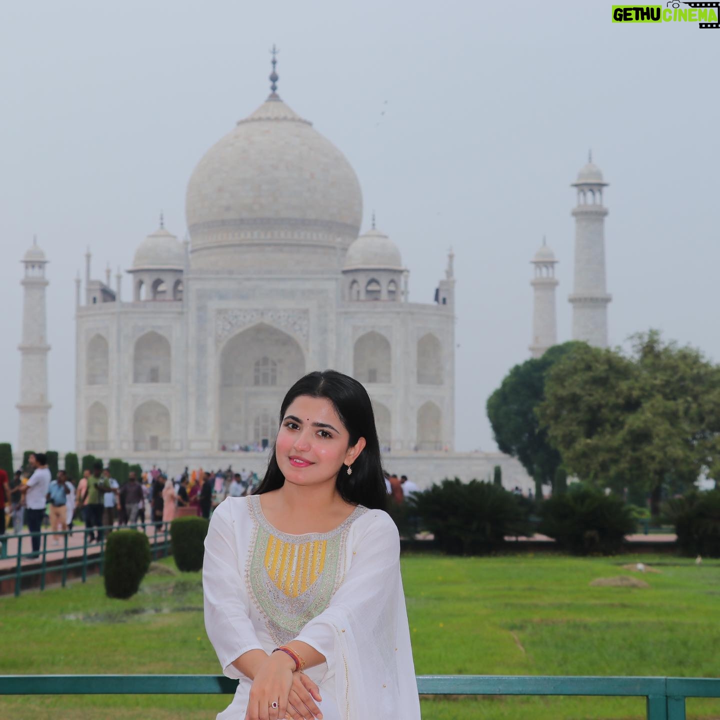 Nandani Sharma - 80.7K Likes - MOHABBAT - E - NAZRANA ❤️TAJ MAHAL❤️

#nandu512