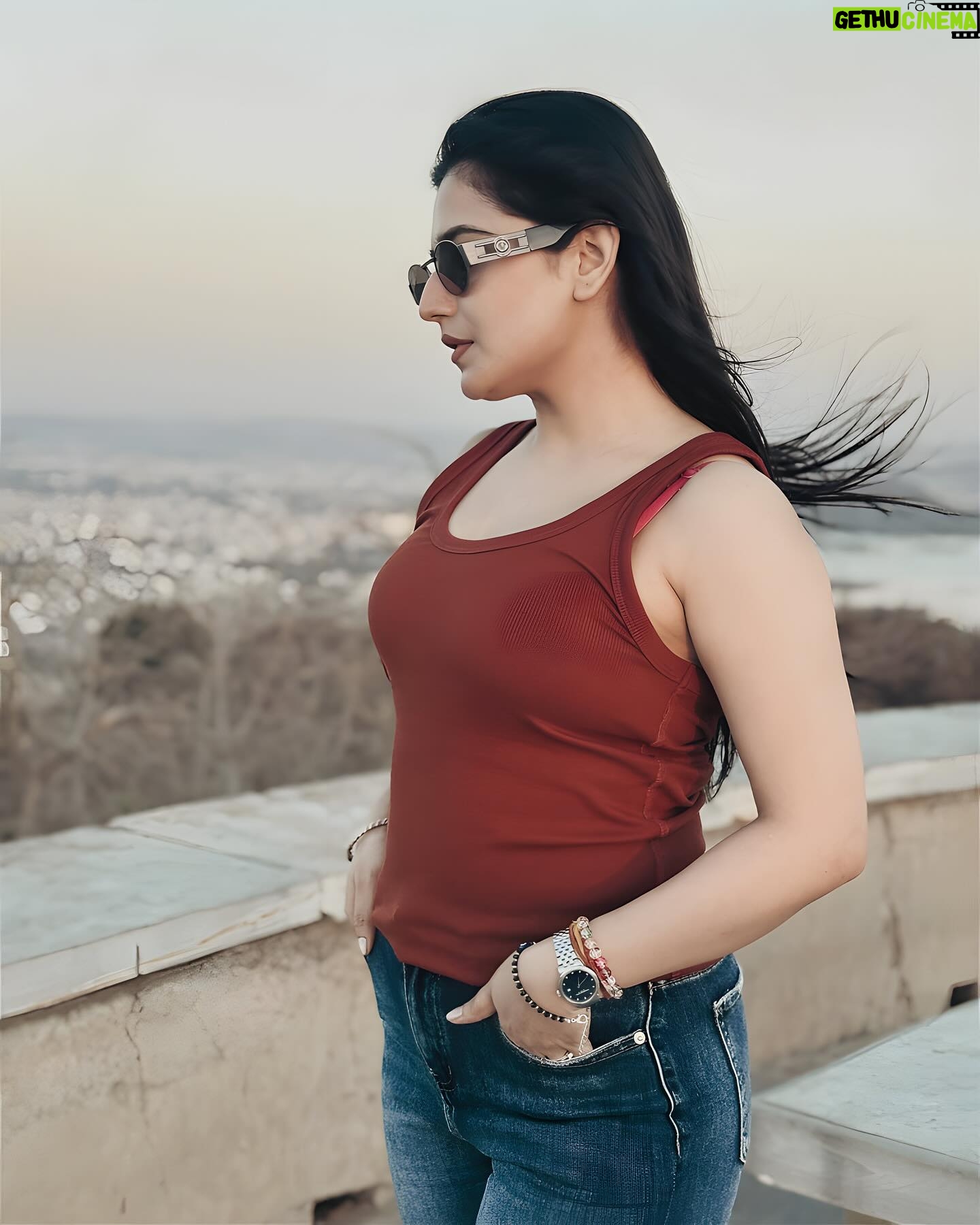 Nandani Sharma - 82.3K Likes - Babli badmash hai 🔥

#nandu512 #nandanisharma