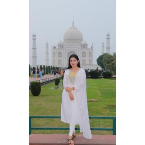Nandani Sharma Instagram - MOHABBAT - E - NAZRANA ❤️TAJ MAHAL❤️
#nandu512