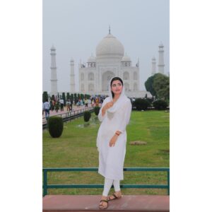 Nandani Sharma Instagram - MOHABBAT - E - NAZRANA ❤️TAJ MAHAL❤️
#nandu512