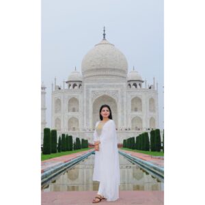 Nandani Sharma Instagram - MOHABBAT - E - NAZRANA ❤️TAJ MAHAL❤️
#nandu512
