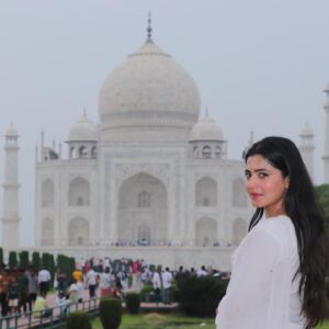 Nandani Sharma Instagram - MOHABBAT - E - NAZRANA ❤️TAJ MAHAL❤️
#nandu512