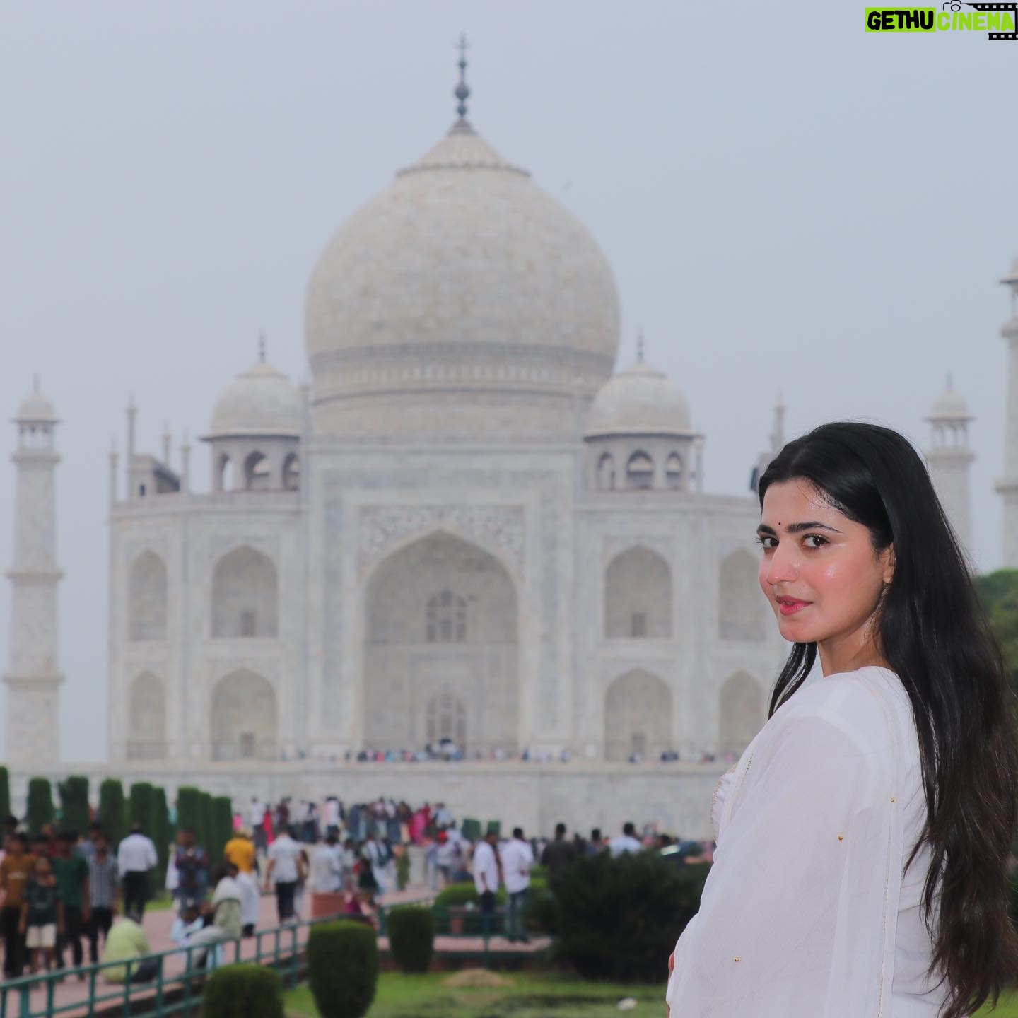 Nandani Sharma - 80.7K Likes - MOHABBAT - E - NAZRANA ❤️TAJ MAHAL❤️

#nandu512