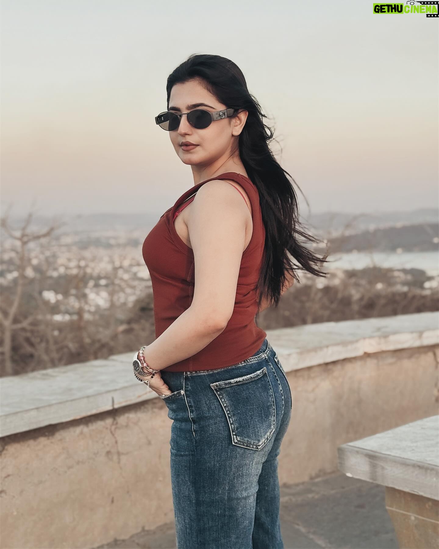 Nandani Sharma - 82.3K Likes - Babli badmash hai 🔥

#nandu512 #nandanisharma