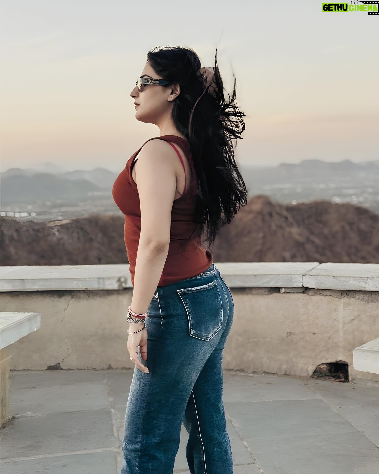 Nandani Sharma - 82.3K Likes - Babli badmash hai 🔥

#nandu512 #nandanisharma
