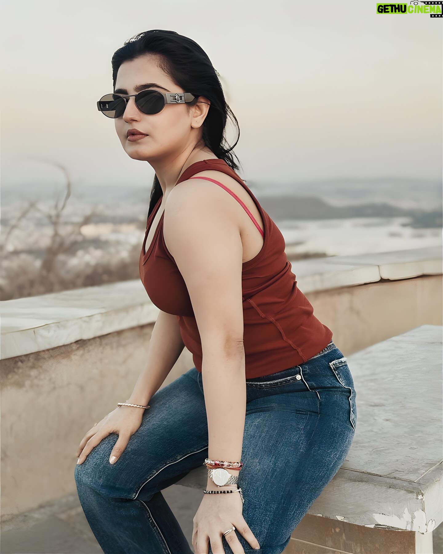 Nandani Sharma - 82.3K Likes - Babli badmash hai 🔥

#nandu512 #nandanisharma