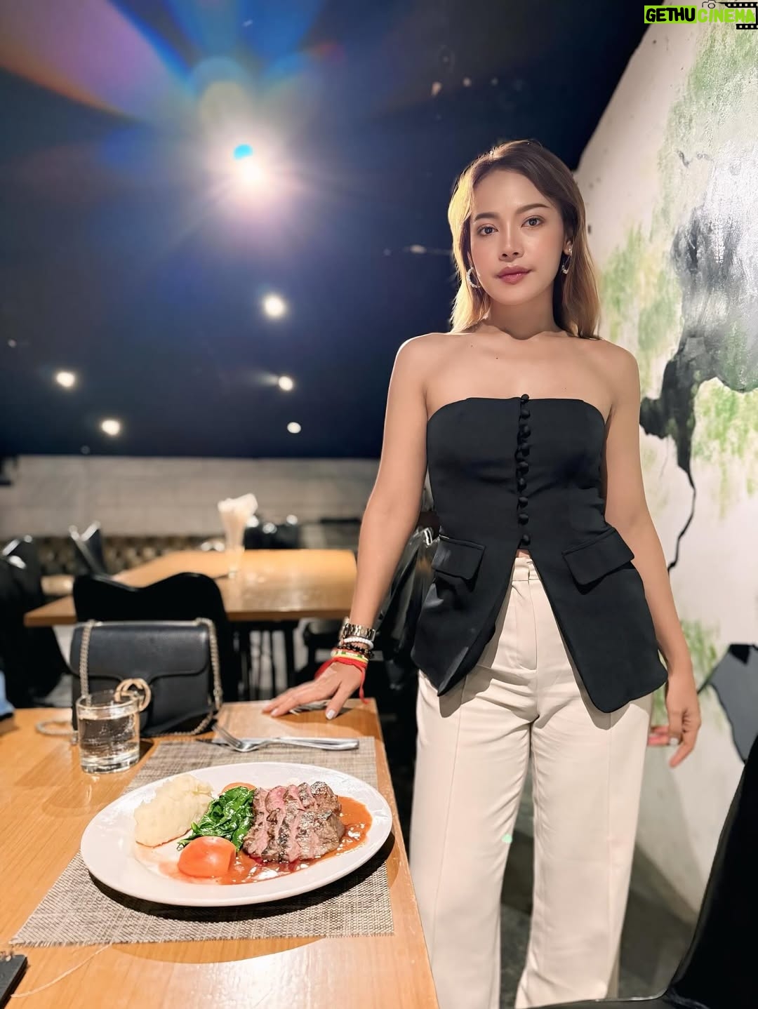 Nang Khin Zay Yar - 326 Likes - 