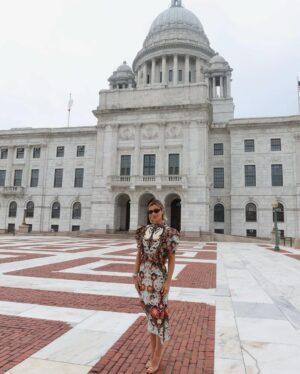 Nashla Bogaert Instagram - Recibo con mucha ilusión, esta distinción que me han hecho los oficiales selectos de la Casa Estatal de Rhode Island… evento organizado por Spring Colors.
Recibir el cariño de la diáspora dominicana es como tener de regalo un pedacito de sus corazones en cada abrazo que me dan.