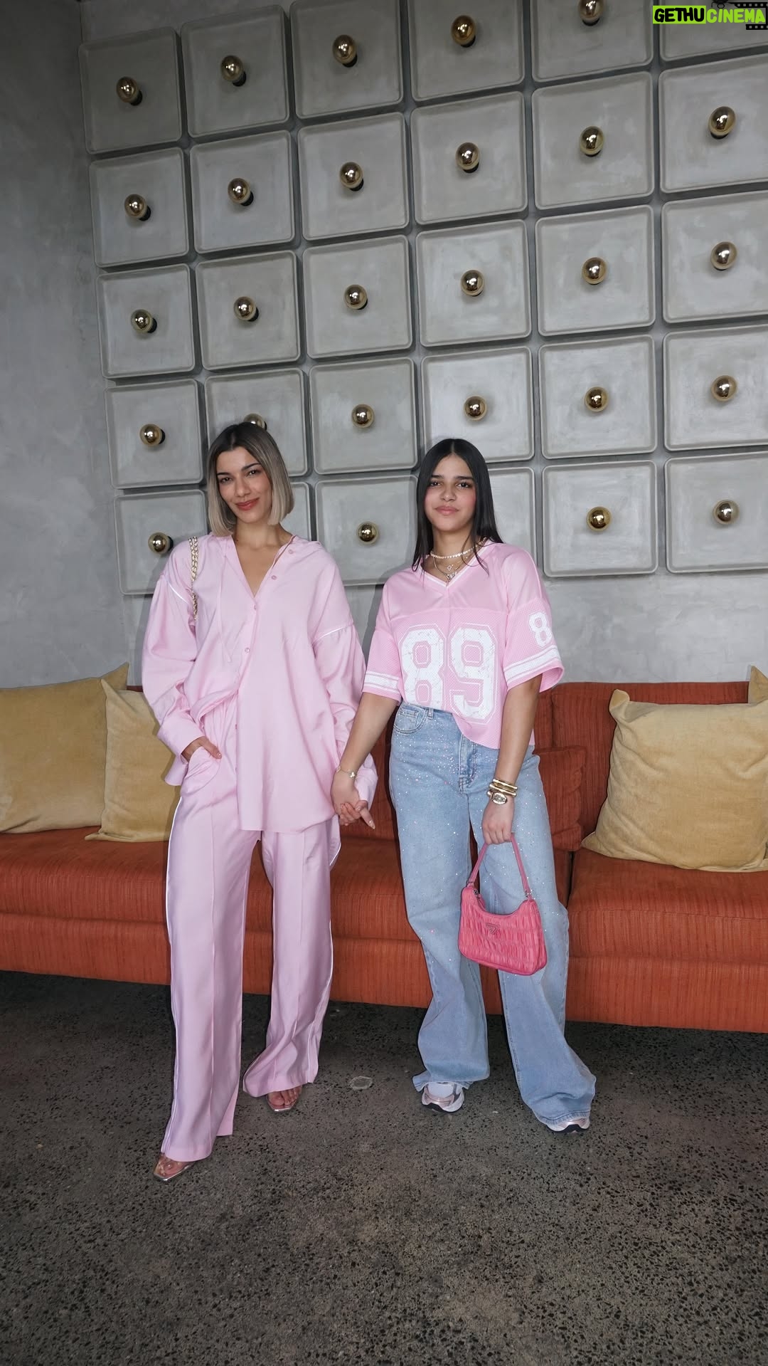 Nashla Bogaert - 200.7K Likes - Cuando dicen que los doppelgängers no existen… aparecemos nosotras 💕 #TwinVibes #MatchingEnergy @onpointgirlsrd 🤍