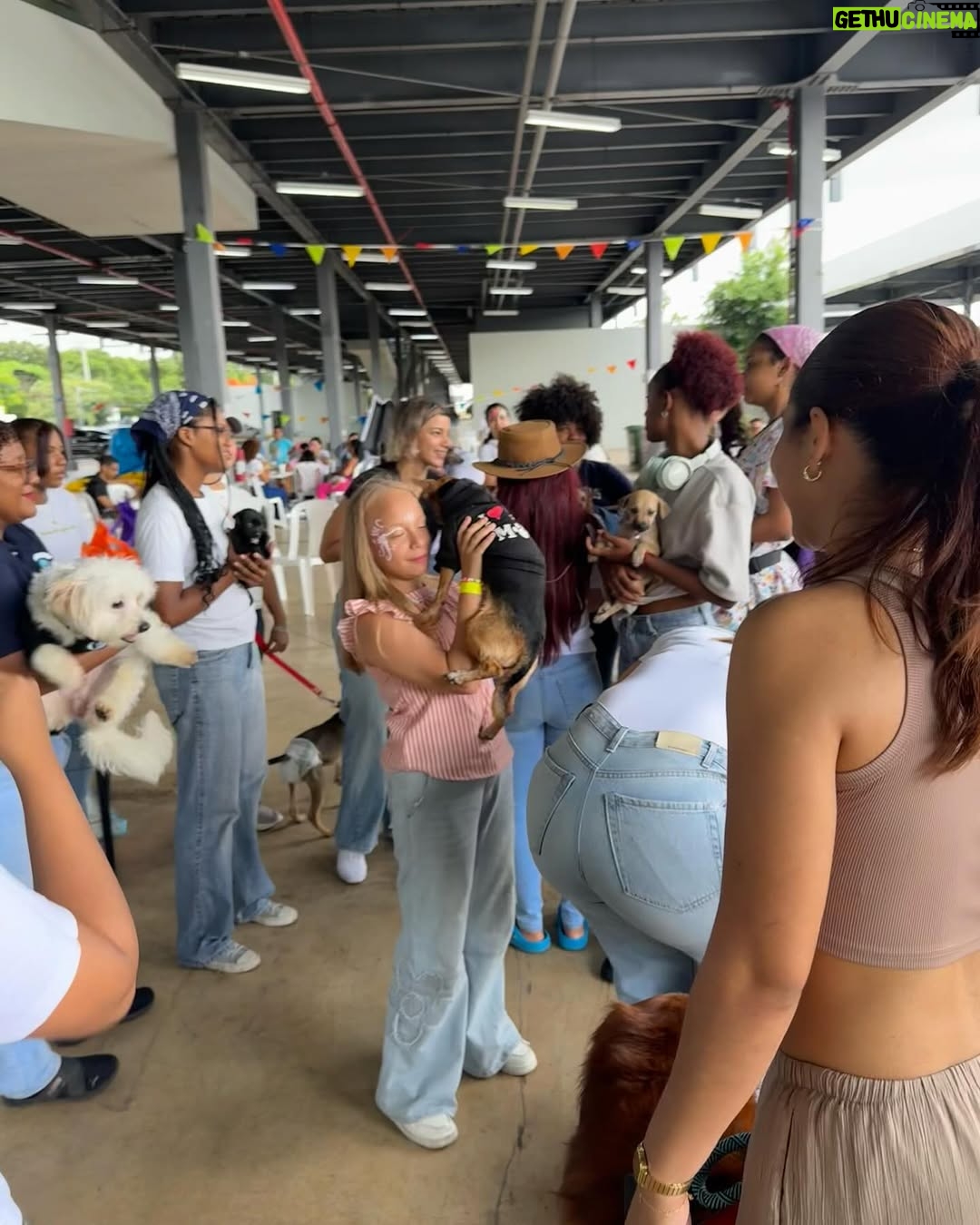 Nashla Bogaert - 30.9K Likes - Nada se compara con el cariño de un perrito!!!
Ven a abrazarlos y a enamorarte de ellos… quizás te vas de aquí adoptando un peludito que te amará para siempre!!!
Esta es la @feriafundapef2025 🐾
Estamos en la parada de la cultura, Santo Domingo Este… hoy y mañana hasta las 9pm.
 
Y si no puedes adoptar… ven y aporta con tu presencia.
Hagamos el mundo que merecen, un mundo lleno de amor y respeto hacia estos seres tan especiales. 
@fundapef