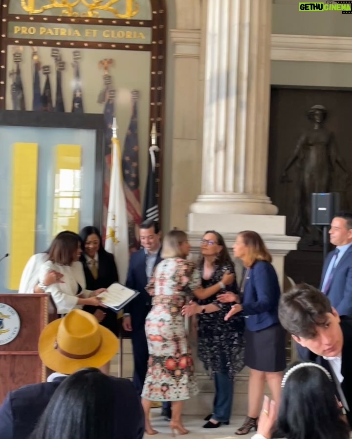 Nashla Bogaert - 49.2K Likes - Recibo con mucha ilusión, esta distinción que me han hecho los oficiales selectos de la Casa Estatal de Rhode Island… evento organizado por Spring Colors.

Recibir el cariño de la diáspora dominicana es como tener de regalo un pedacito de sus corazones en cada abrazo que me dan.