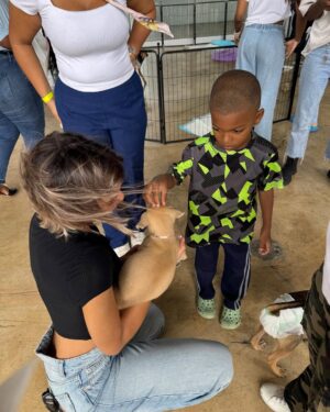 Nashla Bogaert Instagram - Nada se compara con el cariño de un perrito!!!
Ven a abrazarlos y a enamorarte de ellos… quizás te vas de aquí adoptando un peludito que te amará para siempre!!!
Esta es la @feriafundapef2025 🐾
Estamos en la parada de la cultura, Santo Domingo Este… hoy y mañana hasta las 9pm.
 
Y si no puedes adoptar… ven y aporta con tu presencia.
Hagamos el mundo que merecen, un mundo lleno de amor y respeto hacia estos seres tan especiales. 
@fundapef