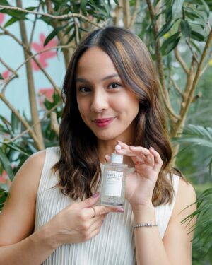 Nasya Marcella Instagram - In my Bright Skin Era ✨
Tone Brightening Capsule Ampoule by @skin1004_indonesia bisa bikin kulitku lebih cerah in just 2 weeks! Lightweight but powerful 💛
#koreanskincare #capsuleampoule #skin1004id #ampouleviral