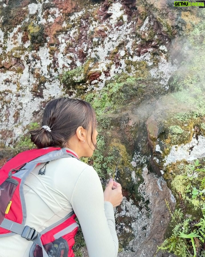 Nasya Marcella - 3 Likes - Pelan-pelan ke checklist lagi daftar Gunung yang sudah di daki 🌄

Gunung Batur ini nggak susah sih tapi buat aku yang suka sesek kalo berangkat nya dari subuh untuk liat sunrise, punya tantangan tersendiri. Kira2 2,5 jam dari penginapan (Toteme Glamping) untuk sampai summit. Perjalanan dibantu oleh @gunungbaturtrekking yang menyiapkan alat2 nya serta sarapan diatas ☺️ 

Diatas juga ketemu beberapa monyet baik 🐒🐒🐒