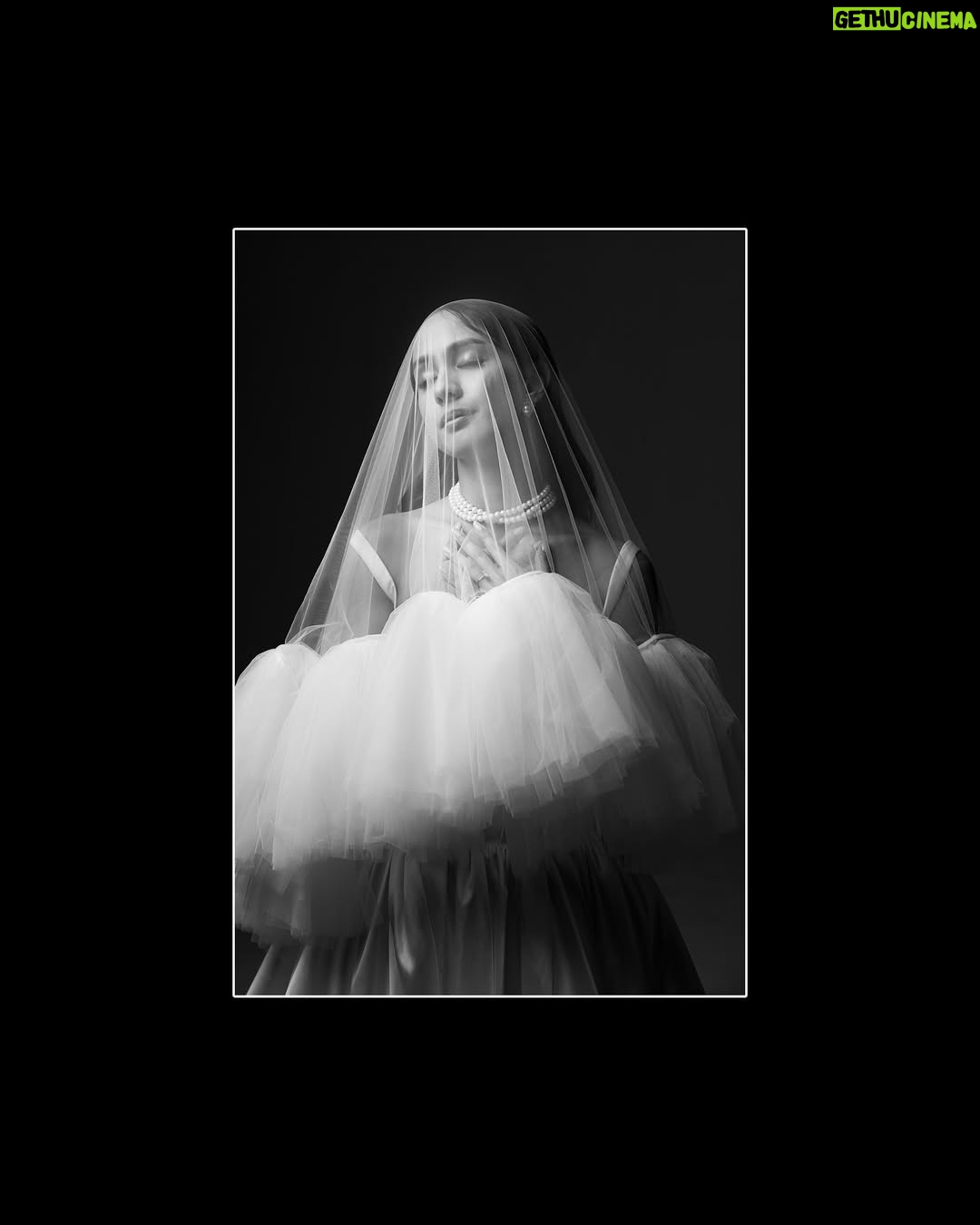 Nasya Marcella - 2.9K Likes - Timeless Contrast.
.
@nasyamarcella 
#SOLbyGerald @geraldtanu 
#SOLbyTepen @tepenjhe 
stylist @_prologdesign 
dress @cynthiatan__ 
makeup @marizajo_ 
hairdo @hairdobyaru 
studio @wavestudioid
Acc @noma_id 
Shoes @regisbridalshoes