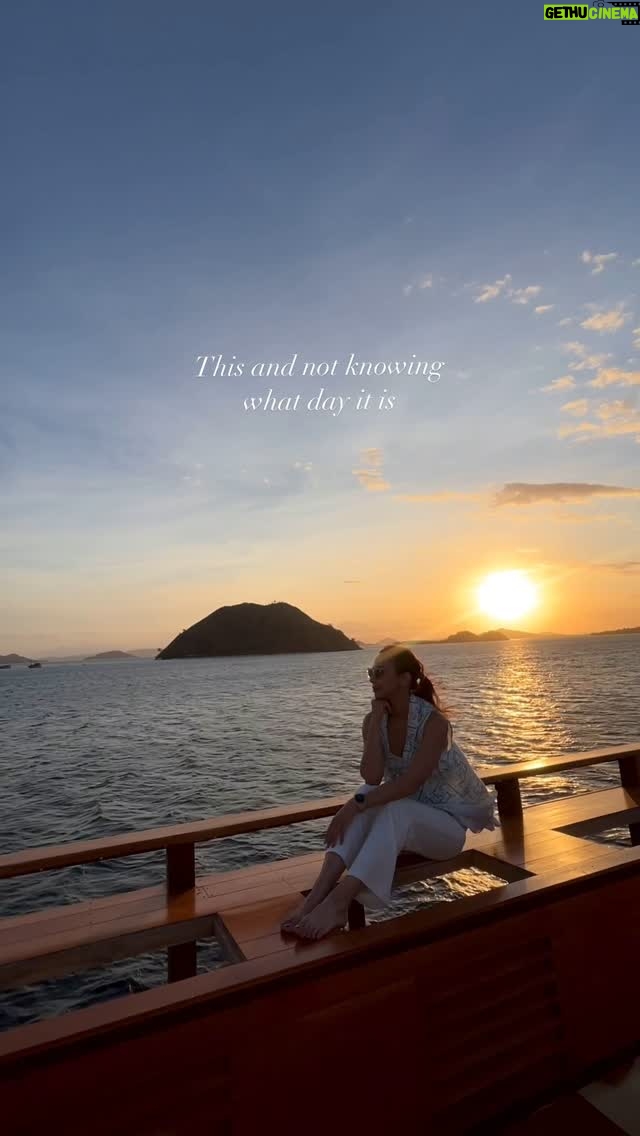 Nasya Marcella - 1K Likes - Little lost in time, but knowing I’m exactly where I need to be ☀️✨

Video by @thethingthing