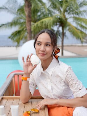Nasya Marcella Instagram - Sunny summer days, but my skin stays protected & hydrated with Sulwhasoo UV Daily Sunscreens 🌴Perfect for every moment, keeping my glow fresh all day ✨
🛍 Shop now on Shopee with up to 50% off product gifts!
#SummerWithSulwhasoo #SulwhasooID
#UVDailyFluidSunscreen #UVDailyEssentialSunscreen #UVDailyToneUpSunscreen
@sulwhasoo.indonesia @sulwhasoo.official