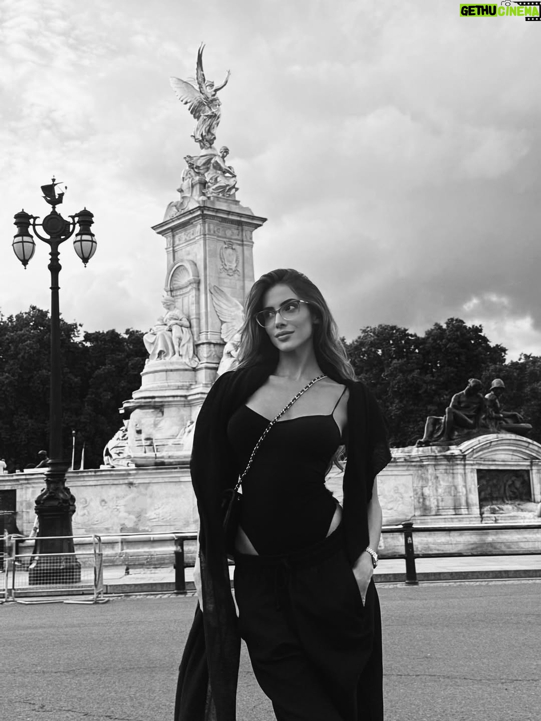 Natalia Carvajal - 3 Likes - 🤓🇬🇧 @opticas_jimenez ♥️