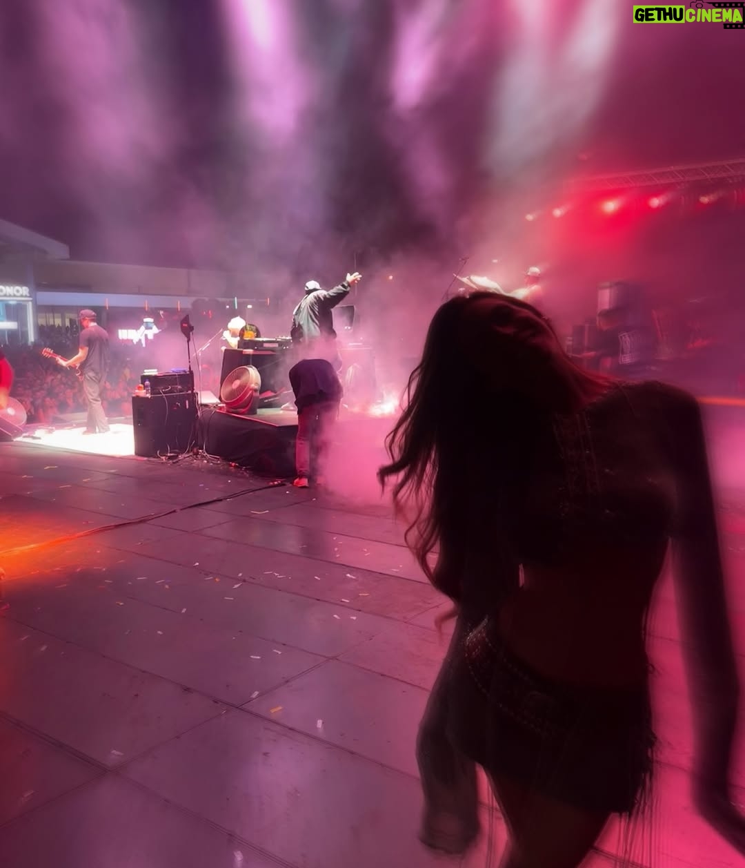 Natalia Carvajal - 9.9K Likes - Otro año hosting para @picnicfest 🔥 y si todavía no tienen entradas para la segunda fecha, les traigo buenas noticias!!! 🚨🔥

Voy a estar rifando una entrada doble para que no se pierdan a su artista favorito este sábado 15 de febrero!!! 
Para participar: 
1: Vayan a seguir el perfil de @picnicfest 
2: Compartan este post con el amigo al que quieren invitar. 
3: Déjenme en los comentarios qué artista se les gustaría ver. 👅

El sorteo lo hago este viernes 14 de febrero 😬 
Nos vemooosss ♥️

Outfit: @hortensia__________ 🔝
Foto por mi amor: @marianaaragonzoch