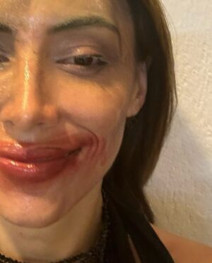 Natalia Carvajal Instagram - Ayer me quedé comiendo palomitas en pijamas, pero la semana pasada tuvimos noche de disfraces improvisados y @kalfarc sacó los talentos ocultos 🔥
Espero que la pasaran lindooo 👻