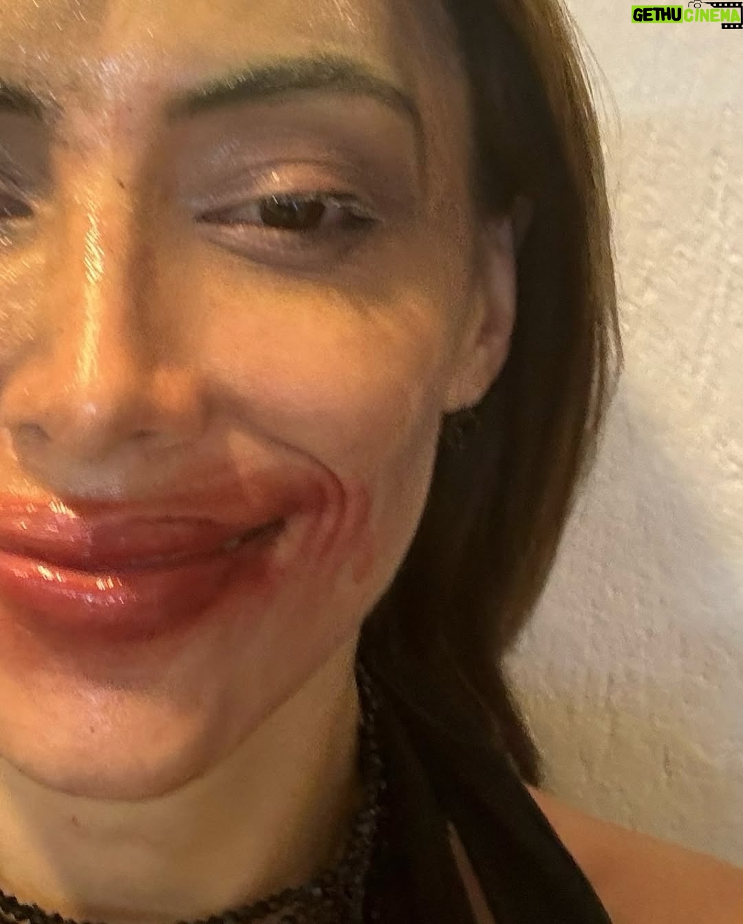 Natalia Carvajal - 9.5K Likes - Ayer me quedé comiendo palomitas en pijamas, pero la semana pasada tuvimos noche de disfraces improvisados y @kalfarc sacó los talentos ocultos 🔥 
 Espero que la pasaran lindooo 👻
