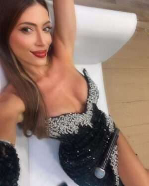 Natalia Carvajal Instagram - Fun de semana 😬♥️ @miraquienbaila.cr
📸: @alfaruhfoto 🔥
@kenanafashion
@thiosalon