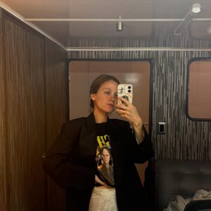 Natasha Dupeyrón Instagram - 🐰🎂🥠🐦🍅🪻💐🍰🌺🐞
