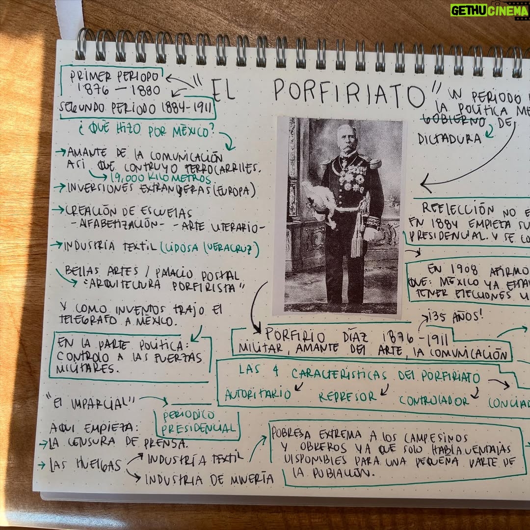 Natasha Dupeyrón - 3 Likes - Hoy recibí mi certificado de preparatoria. Con 9.5 de promedio.
¡Nunca imaginé que iba a escribir algo así! Jajaja 

Cuando era niña, no fui a la escuela. Trabajé desde muy chica, y crecí con la idea de que estudiar no era para mí. Que no podía. Que no servía para eso.
Me daba miedo estar en una reunión y que hablaran de cosas que yo no entendía.
Me daba miedo preguntar.
Me daba miedo fallar.

Intenté estudiar música una vez, con mucha ilusión. Pero no tenía la escuela terminada y no me dejaron entrar.
Y eso me dolió. 
Me sentí limitada. Sin opciones. Con una autoestima tan bajita que me convencí de que nunca iba a poder.

Pero hace un año, después de mucha terapia (jeje) me atreví. Empecé a estudiar. Me dio miedo, dejé trabajos para poder concentrarme, estudié horas, me frustré, me juzgué, me quise rendir… pero seguí.
Y algo cambió.

Me enamoré de la física. La química dejó de darme miedo. Aprendí que soy buena para las matemáticas (¡el álgebra es mi pasión!) Me emocioné con la historia, la filosofía, la psicología. Aprendí de derecho, sociología, literatura, estructura socioeconómica de México y biología. Me armé una mochila con cuadernos, plumones, prit, mi pequeña impresora, una INCREÍBLE calculadora (que lo tiene todo) y empecé a construir mi forma de aprender. Y me encantó.

Conocí a mi maestra Mónica. Una guía amorosa que me dio confianza y estructura. ( @moni_balmar te tqm✨🫶🏻🌻) 
Y por primera vez, sentí que estaba haciendo algo por y para mí.

Hoy abrazo a la Nata chiquita, y le digo:
No, no eres tonta.
Sí, vas a terminar la escuela.
Y un día vas a estar orgullosa. Como hoy.

Hoy tengo opciones.
Hoy sé que puedo.
Y sí, con todo mi corazón, lo digo fuerte: lo logré. 

Gracias a todas la apersonas que me apoyaron en este proceso. 🌻🫶🏻🌞✨♥️🔥 

¡Necesito hacer mi graduación! A FESTEJAR 👩🏻‍🎓