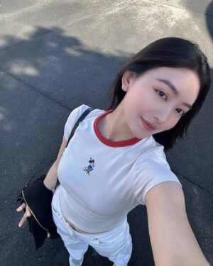 Natasha Wilona Instagram - Setiap liburan kalau gak naik wahana extreme kayak ada yang kurang gitu, @fandy_the @bellyiverzon jantung aman?🤭
