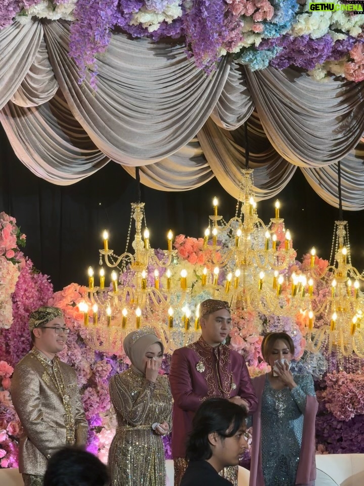 Natasha Wilona - 329.1K Likes - Happy wedding @azuraadatau & Eric! Langgeng sampai maut memisahkan ya, selamat menempuh hidup baru! Ikut bahagia liat tata ❤️🤗