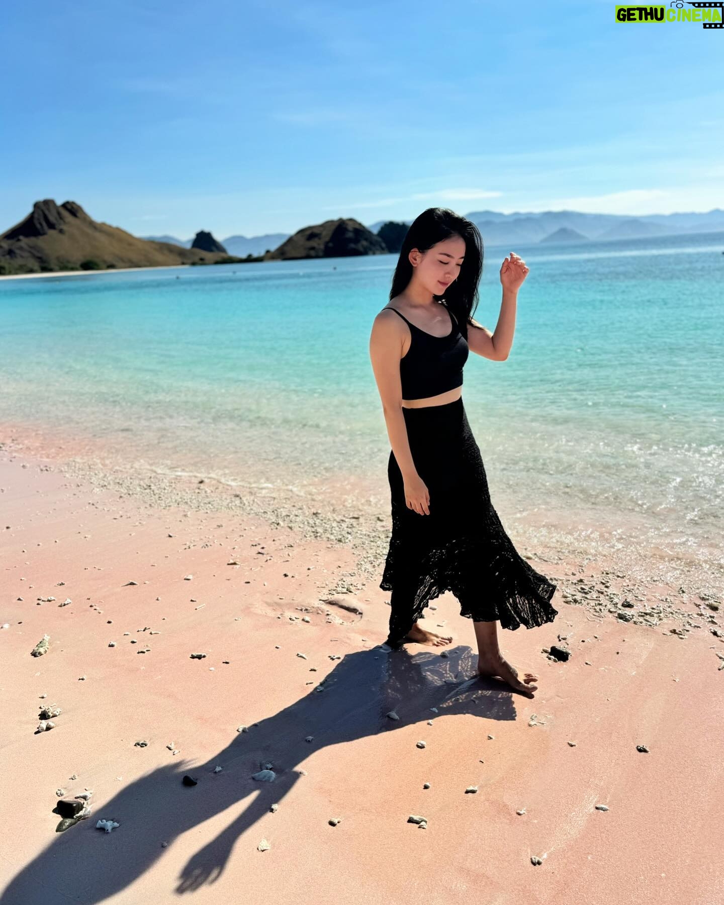 Natasha Wilona - 195.3K Likes - Pink beach 💕