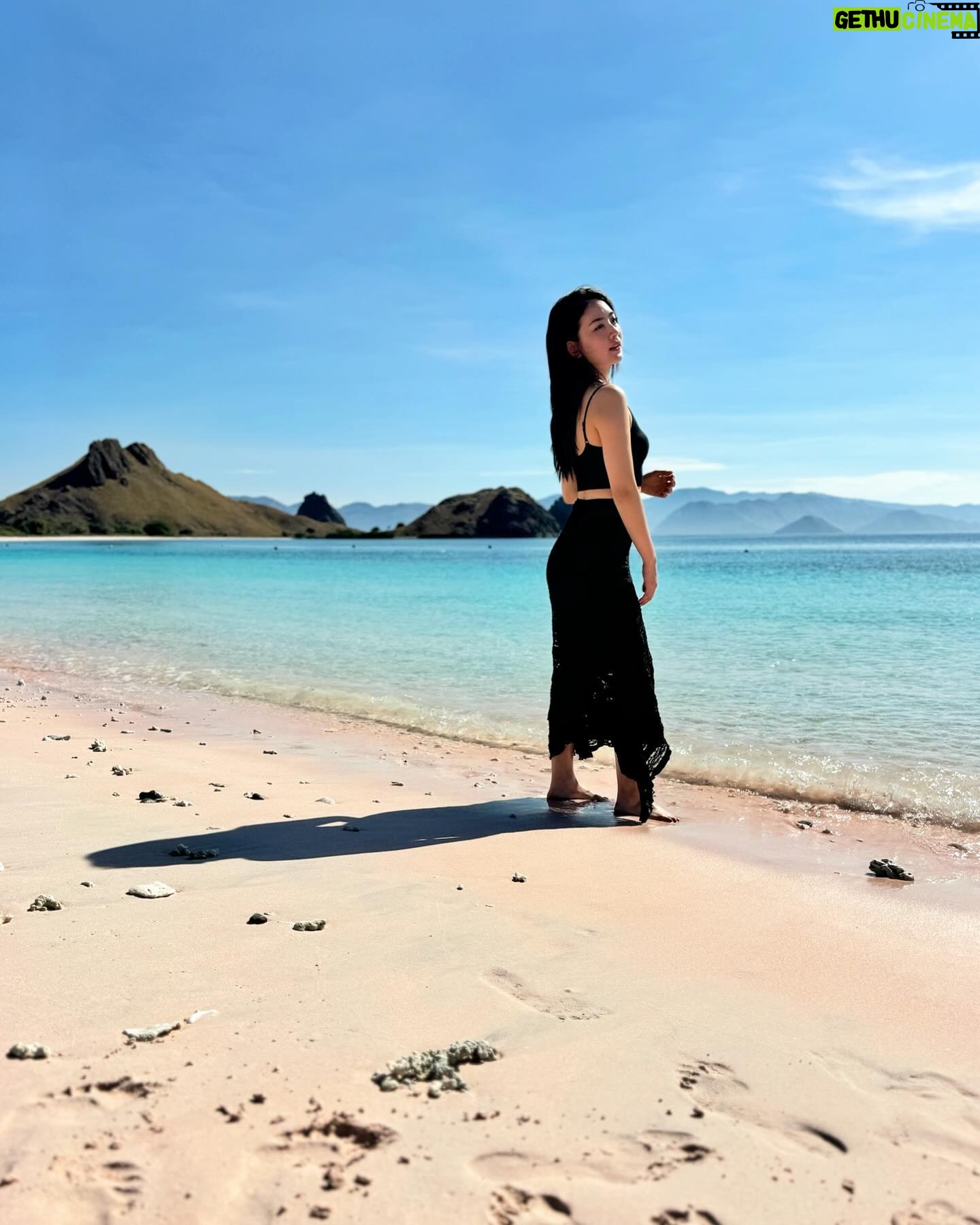 Natasha Wilona - 195.3K Likes - Pink beach 💕