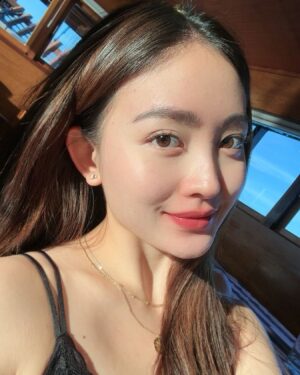 Natasha Wilona Instagram - Senyumin aja kan