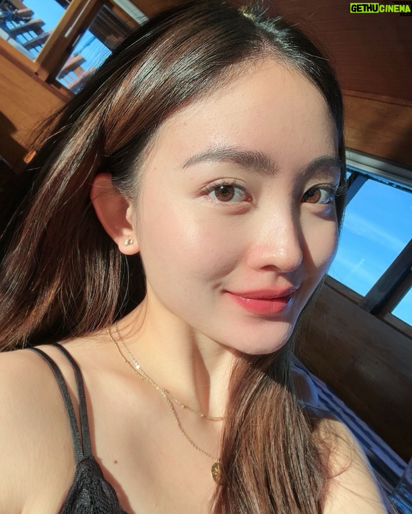 Natasha Wilona - 605.4K Likes - Senyumin aja kan