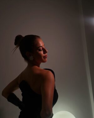 Nati Jota Instagram - ⏳
de ayer en los personajes del año de @revistagenteok! siempre es lindo ser tenida en cuenta x el presente laboral para el q tanto trabajé y trabajo. y el cual me tiene muy feliz.
estilismo e idea @andreagalantticonseils
diseño de vestido @tschudyjavier
pelo @hairmalambo
makeup @rocioananda_ para @estudioveroluna
pd: no supe qué foto elegir primera. cuál era? seguro me equivoqué