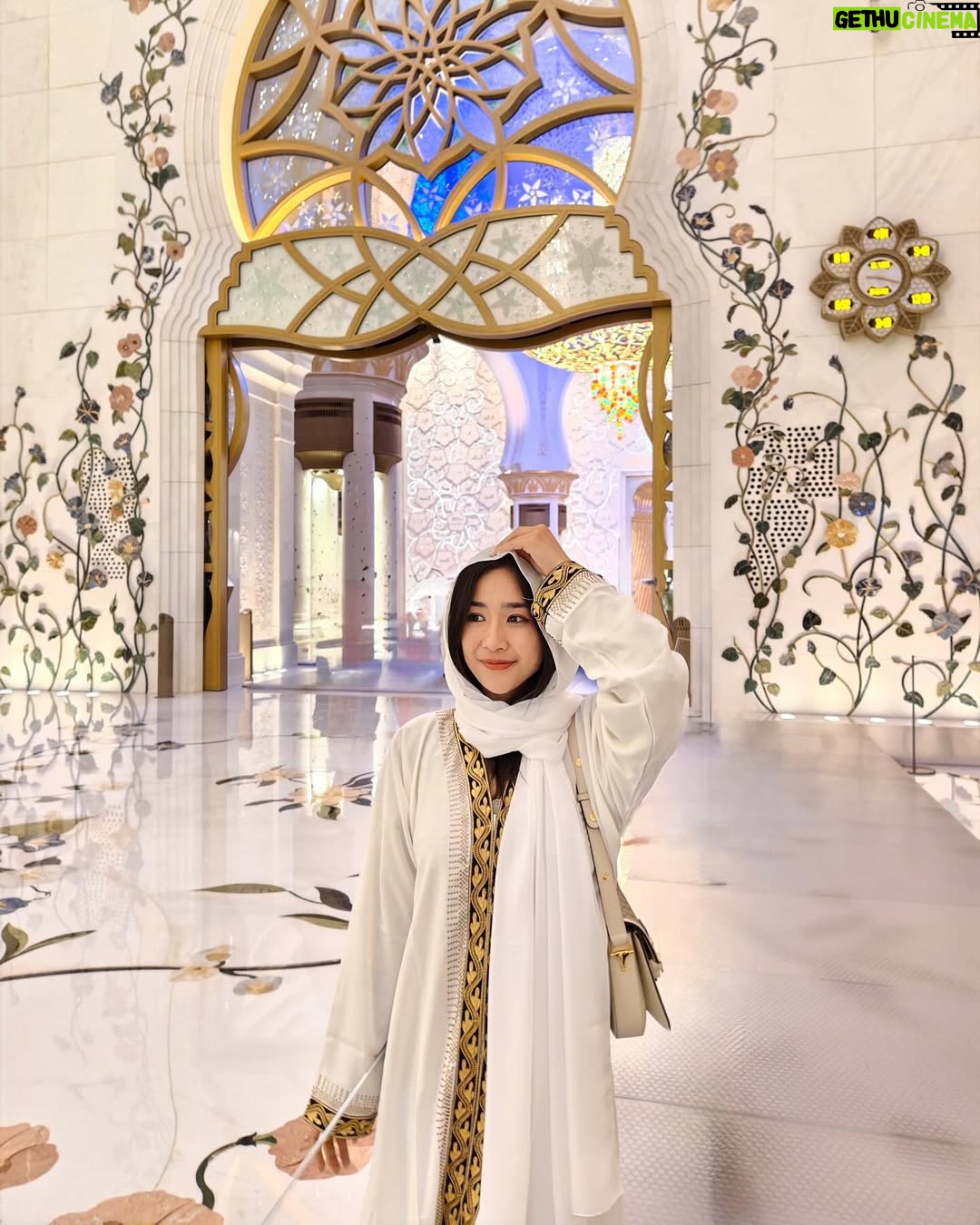 Naw Phaw Eh Htar - 6.1K Likes - Peace in every pillar, beauty in every detail 🪽✨
