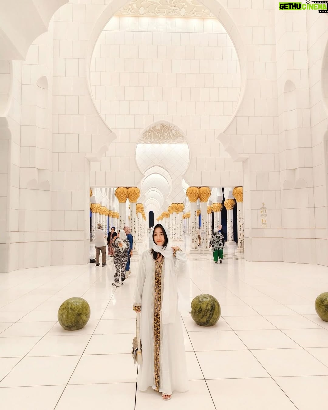 Naw Phaw Eh Htar - 6.1K Likes - Peace in every pillar, beauty in every detail 🪽✨