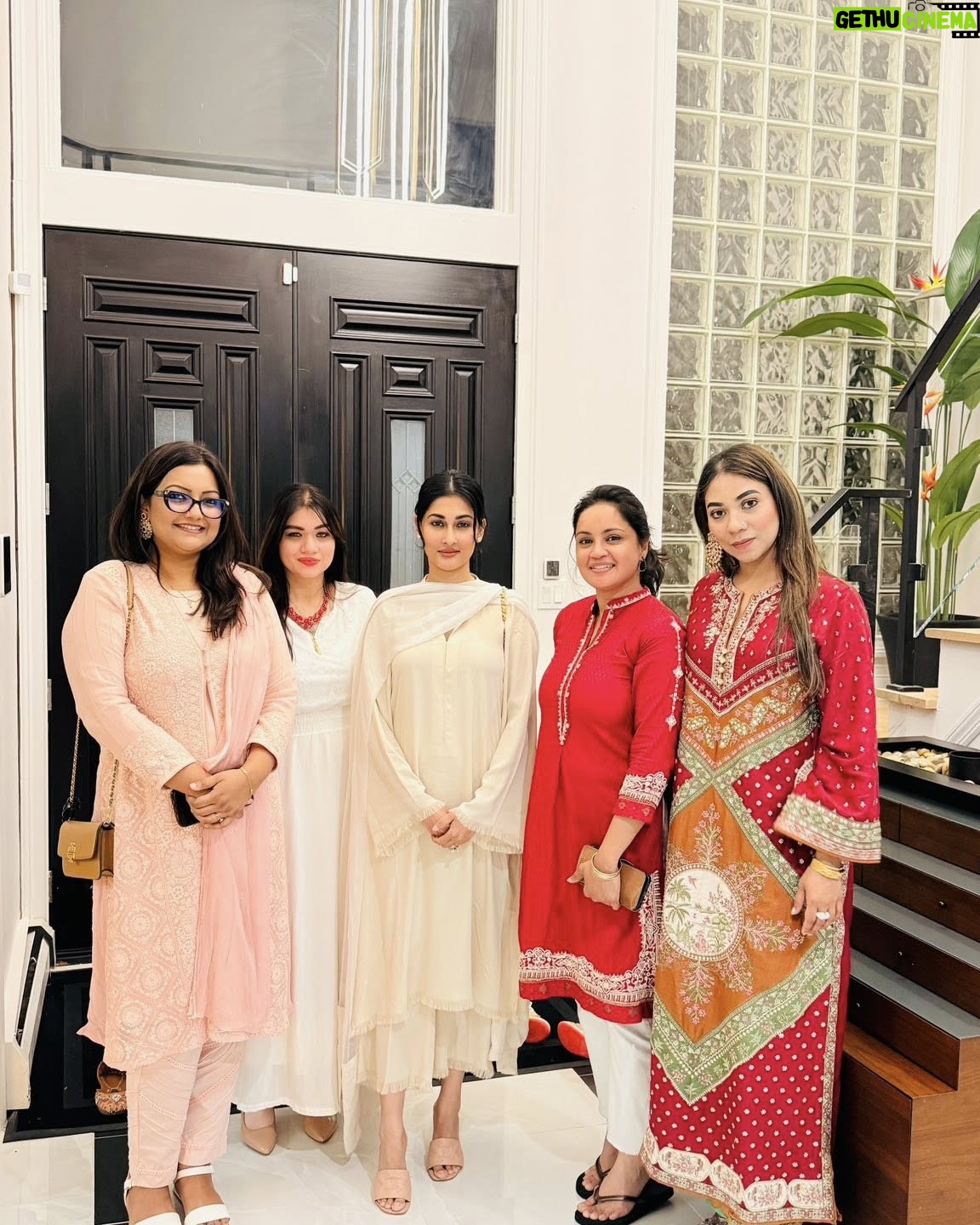 Nawsheen Nahreen Mou - 7K Likes - Thank you so much  nazneen apu and mamun bhai for having us at your beautiful house … adda,food, warmth was beyond everything … thnks for the wonderful time ..
And mamun bhai thnk u more and  more for “bag bhorti” butter bun …😄