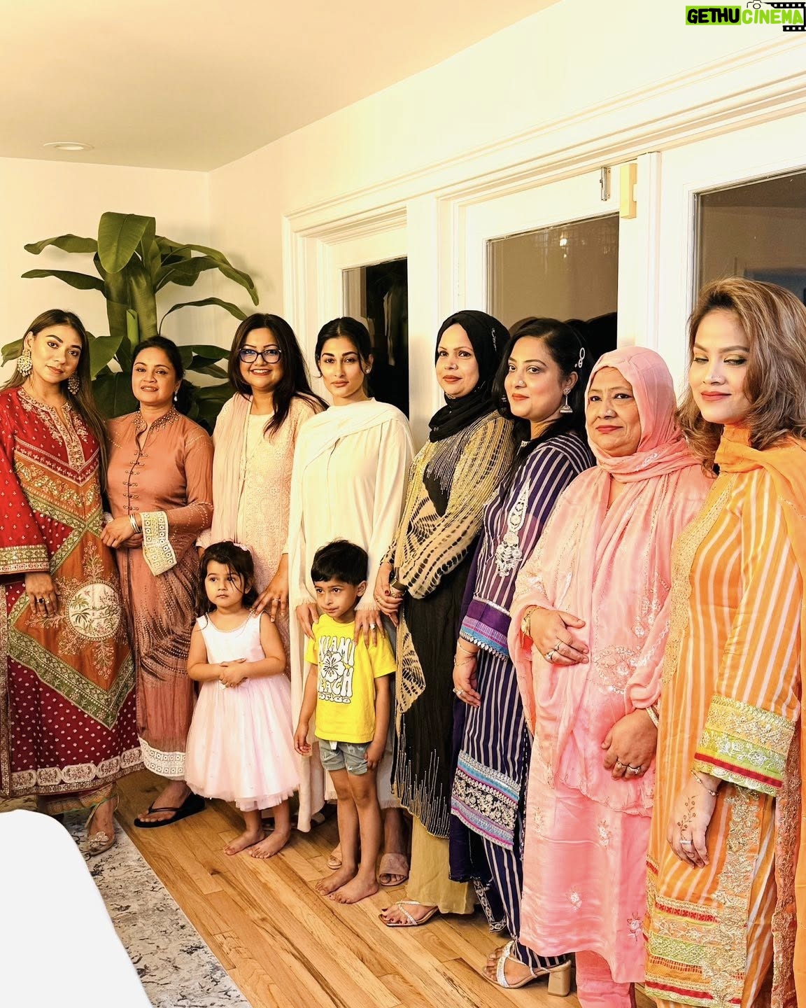Nawsheen Nahreen Mou - 7K Likes - Thank you so much  nazneen apu and mamun bhai for having us at your beautiful house … adda,food, warmth was beyond everything … thnks for the wonderful time ..
And mamun bhai thnk u more and  more for “bag bhorti” butter bun …😄