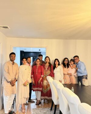 Nawsheen Nahreen Mou Instagram - Thank you so much  nazneen apu and mamun bhai for having us at your beautiful house … adda,food, warmth was beyond everything … thnks for the wonderful time ..
And mamun bhai thnk u more and  more for “bag bhorti” butter bun …😄
