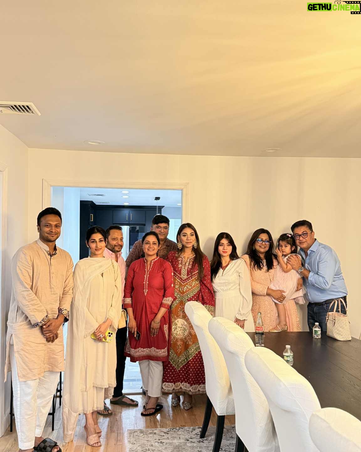 Nawsheen Nahreen Mou - 7K Likes - Thank you so much  nazneen apu and mamun bhai for having us at your beautiful house … adda,food, warmth was beyond everything … thnks for the wonderful time ..
And mamun bhai thnk u more and  more for “bag bhorti” butter bun …😄