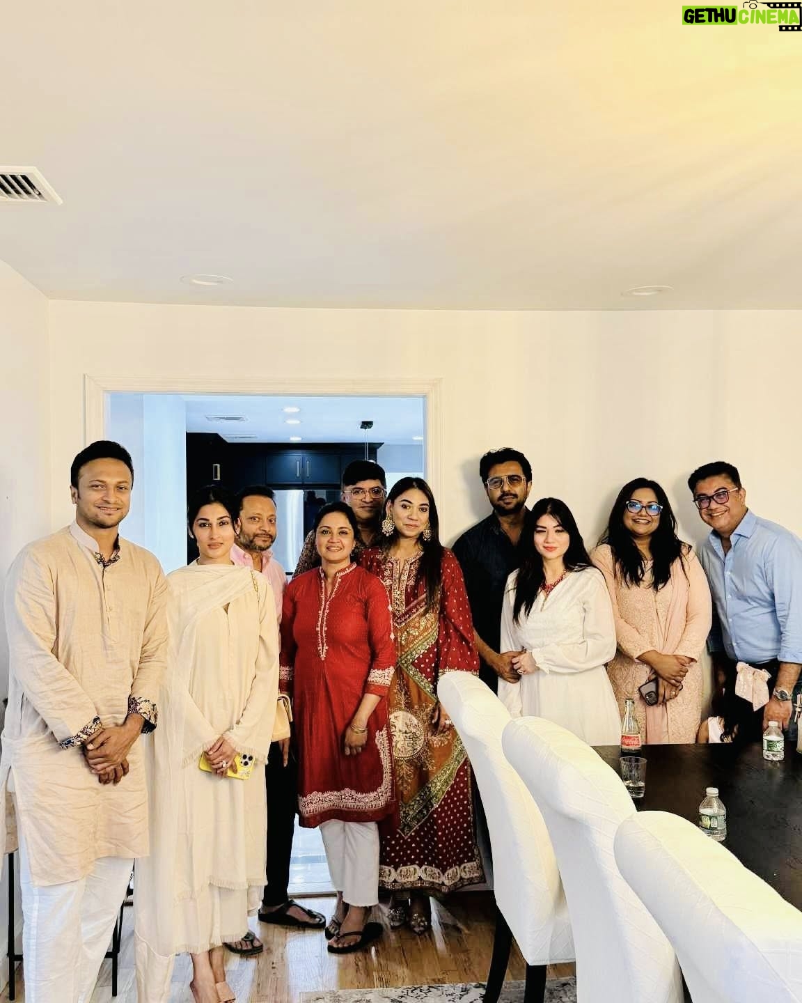 Nawsheen Nahreen Mou - 7K Likes - Thank you so much  nazneen apu and mamun bhai for having us at your beautiful house … adda,food, warmth was beyond everything … thnks for the wonderful time ..
And mamun bhai thnk u more and  more for “bag bhorti” butter bun …😄