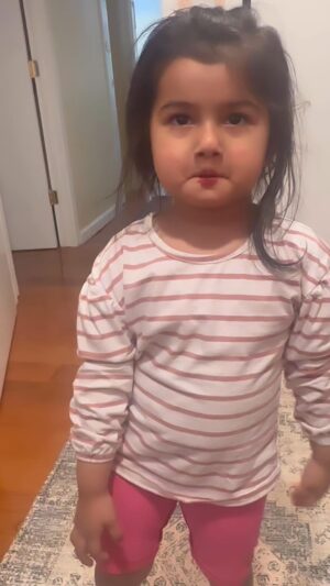 Nawsheen Nahreen Mou Instagram - Amar makeup artist koinna .. #littleangel #makeuplover #makeup #baby #toddleractivities #facebookpost #reelsfacebook #reelstrending