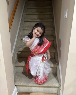 Nawsheen Nahreen Mou Instagram - শাড়ী ছাড়া আমার চলেইনা….

Thnk you BUNON and rasel mama for this wonderful  gift 
Mahveesha ….

#toddler #sareefashion #sareedraping #babygirl #daughter #doll