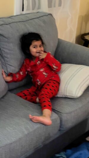 Nawsheen Nahreen Mou Instagram - My drama queen #toddler #daughter #babylove #facebookreelsviral #drama #facebookpost #reelschallenge #reelsfbシ #reelsviralシfb