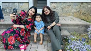 Nawsheen Nahreen Mou Instagram - my lil bird with her two bandhobi appi