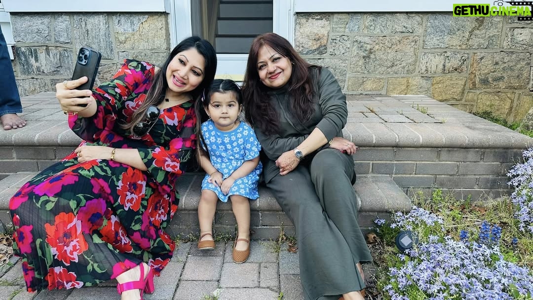 Nawsheen Nahreen Mou - 1K Likes - my lil bird with her two bandhobi appi