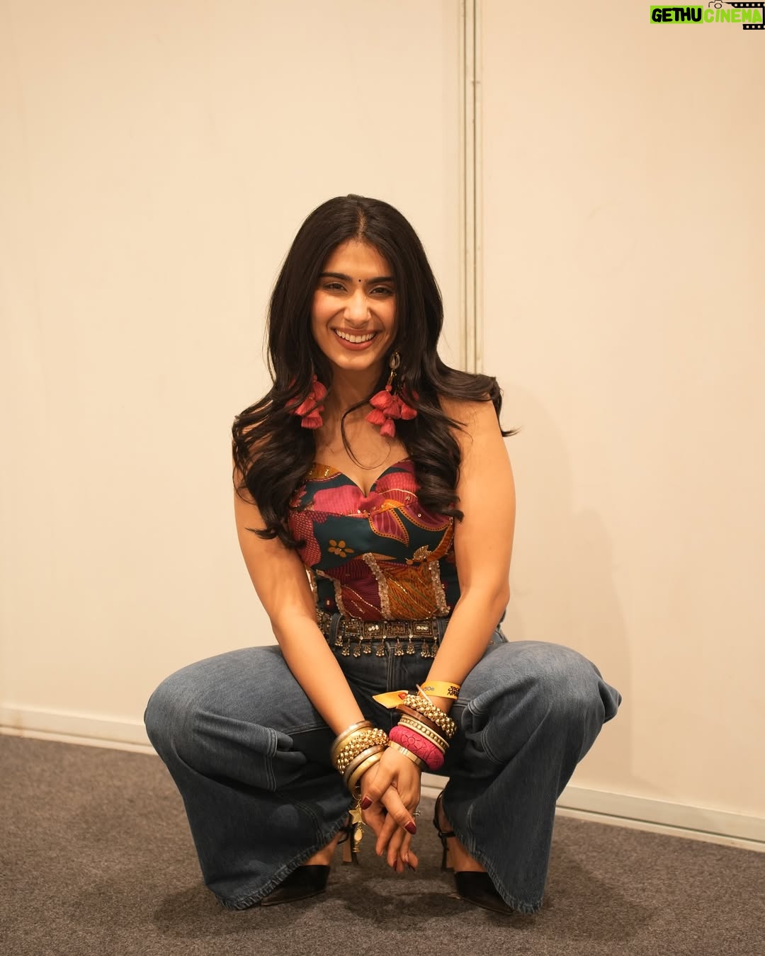 Nayab Midha - 460.3K Likes - Powered by moon phases and spontaneous decisions.

Your girl for @socialnationnow 🌺

Top- @rishiandvibhuti
Jewelry- @ritikasachdevaa
Styled- @simrankumar19
Style Team- @flushfriday 
📸 @dikkat.shoots