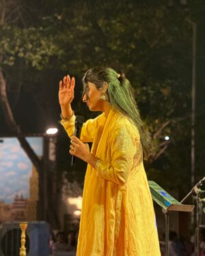 Nayab Midha Instagram - Banaras ka pehla show š»ā„ļø
Wearing @mrignandini_