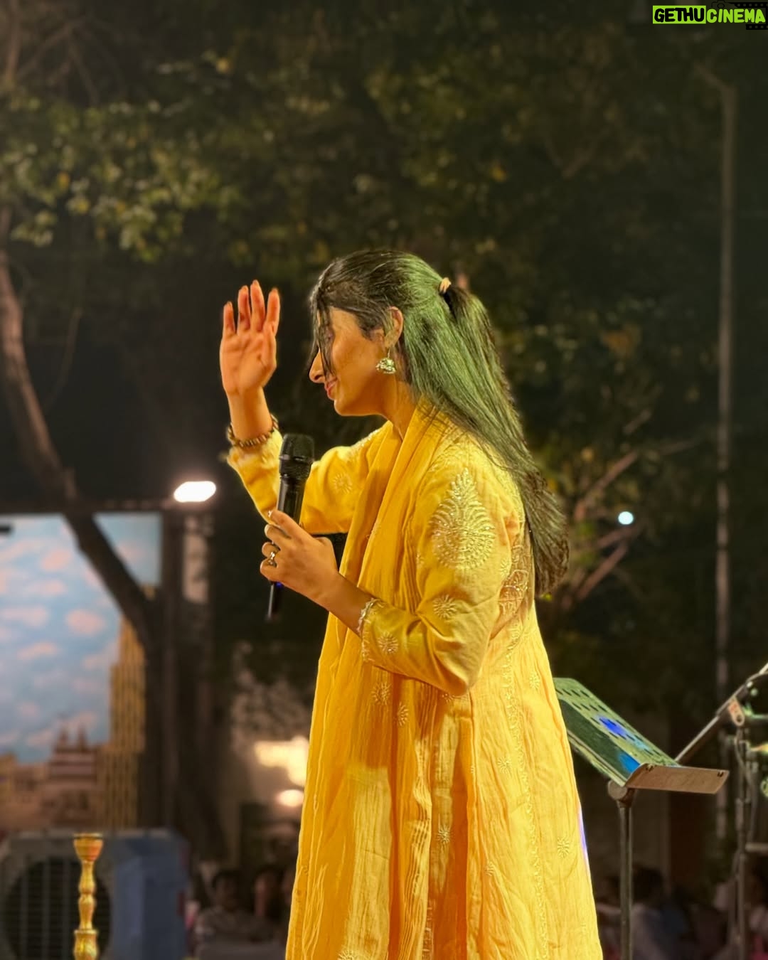 Nayab Midha - 151.3K Likes - Banaras ka pehla show 🌻♥️ 

Wearing @mrignandini_